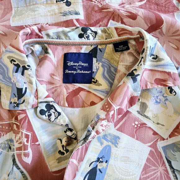 Tommy Bahama Disney Parks Collection Postcard Hawaiian Mens Shirt 100% Silk Sz S - Picture 3 of 10